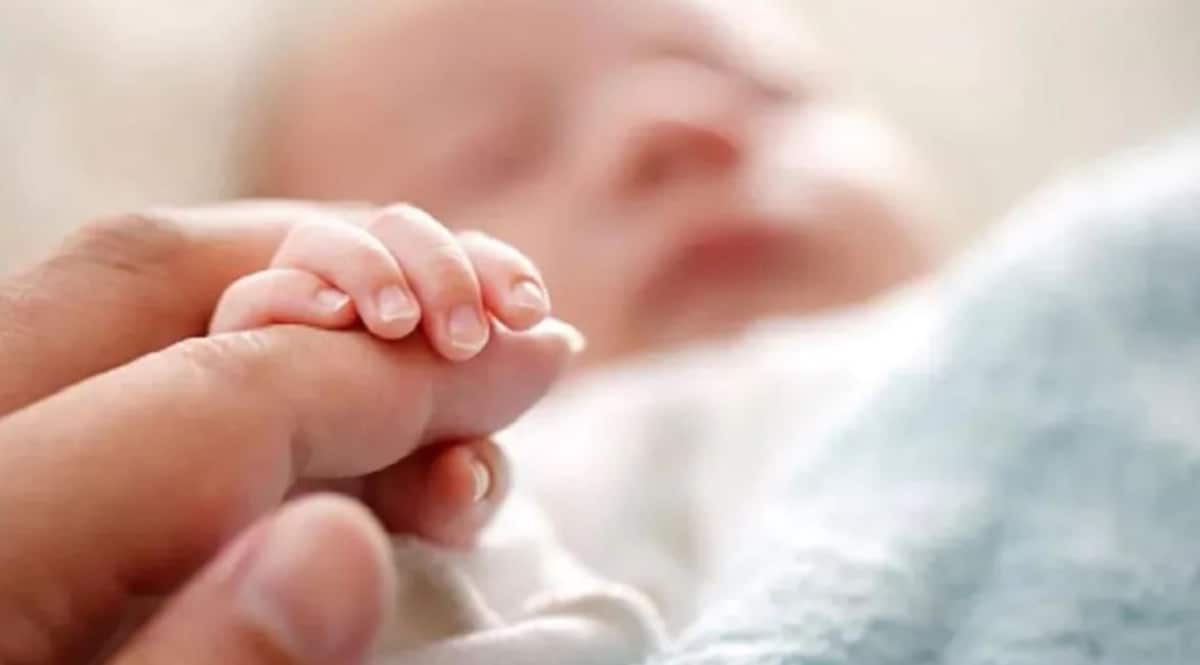 Gujarat News: मां ने अस्पताल की तीसरी मंजिल से तीन माह की बच्ची को फेंका, महिला गिरफ्तार CrimeTak