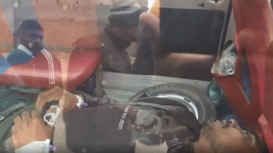 UP Crime: दो पुलिस मुठभेड़ में मारे गए दो इनामी बदमाश, पुलिसकर्मी भी घायल UP Crime: दो पुलिस मुठभेड़ में मारे गए दो इनामी बदमाश, पुलिसकर्मी भी घायल