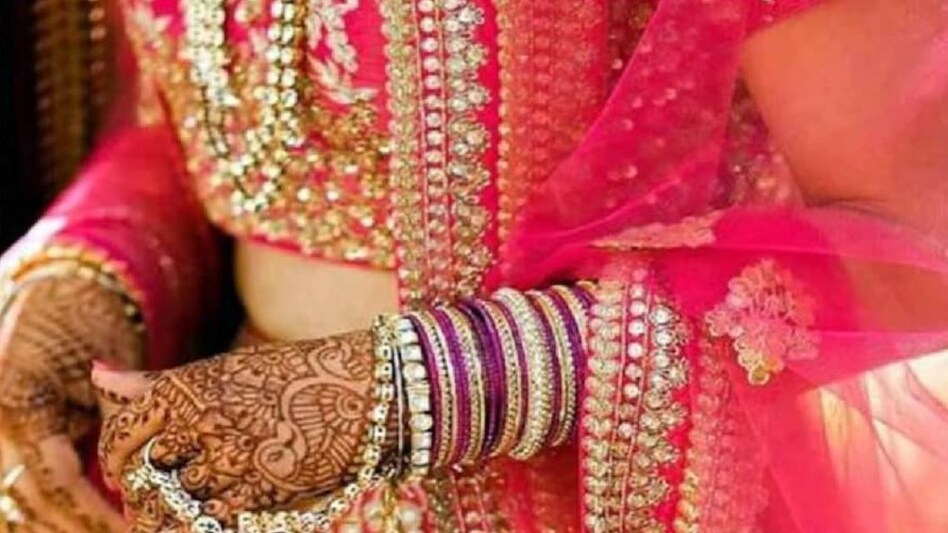 UP Crime: शादी के दूसरे दिन बाथरुम में मिली दुल्हन की लाश, सुहागरात के बाद मौत का अजीब केस! UP Crime: शादी के दूसरे दिन बाथरुम में मिली दुल्हन की लाश, सुहागरात के बाद मौत का अजीब केस!