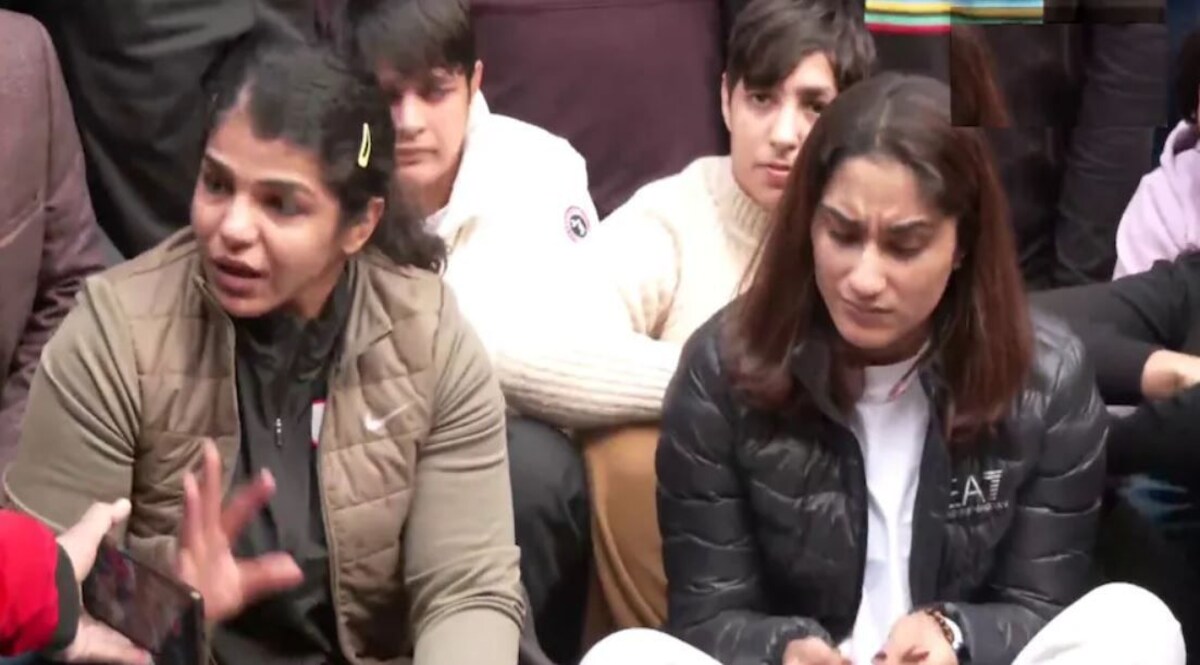 Delhi: डब्ल्यूएफआई अध्यक्ष ने महिला पहलवानों का यौन शोषण किया, मुझे जान से मारने की धमकी मिली: विनेश CrimeTak