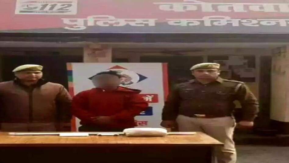 Greater Noida News: लड़की ने बॉयफ्रेंड के साथ मिलकर पिता को रॉड से मारा, लाश को फेंका घर से दूर Greater Noida News: लड़की ने बॉयफ्रेंड के साथ मिलकर पिता को रॉड से मारा, लाश को फेंका घर से दूर