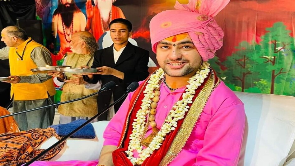 Bageshwar Dham Sarkar: 'तुम मेरा साथ दो, मैं हिंदू राष्ट्र दूंगा' Bageshwar Dham Sarkar: 'तुम मेरा साथ दो, मैं हिंदू राष्ट्र दूंगा'