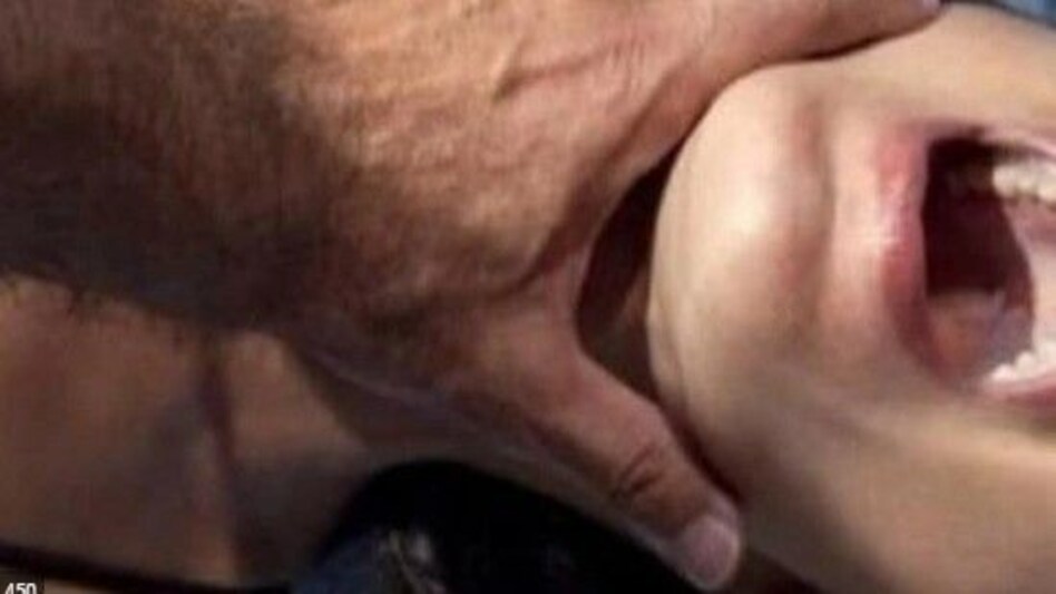 Uttarakhand Crime: छत पर अकेली थी कॉंस्टेबल की पत्नी, टीचर ने किया रेप, महिला ने दांत से काट डाली नाक! Uttarakhand Crime: छत पर अकेली थी कॉंस्टेबल की पत्नी, टीचर ने किया रेप, महिला ने दांत से काट डाली न...