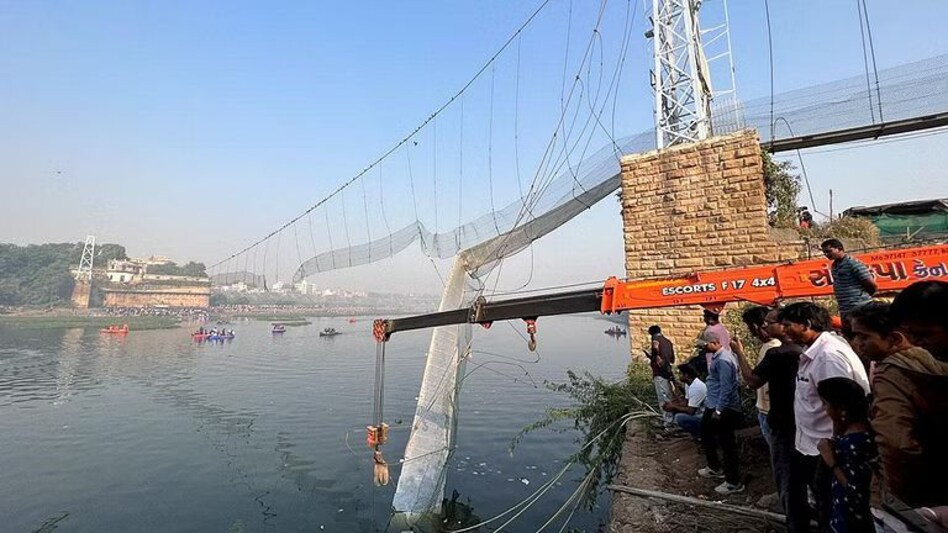 Morbi bridge News: मोरबी झूलता ब्रिज की 22 केबलों में लगी थी जंग! चार्जशीट में कई खुलासे! Morbi bridge News: मोरबी झूलता ब्रिज की 22 केबलों में लगी थी जंग! चार्जशीट में कई खुलासे!