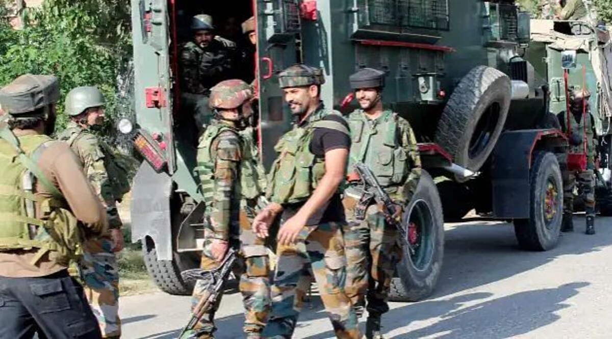 जम्मू-कश्मीर में संदिग्ध आतंकवादी हमले में तीन ग्रामीणों की मौत, कई घायल CrimeTak