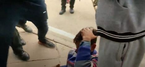 India Gate: मैं गरीब हूं तो क्या मेरी कोई इज्जत नहीं है! दो वक्त की रोजी कमाने वालों के साथ हुई जबरदस्त मारपीट? देखें Video CrimeTak