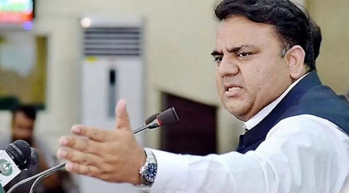 Crime News: पाकिस्तान में विपक्ष के नेता फवाद चौधरी को राजद्रोह मामले में दो दिन की रिमांड पर भेजा गया CrimeTak