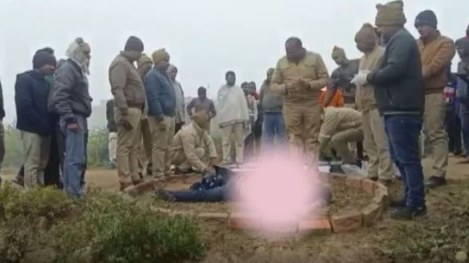 UP Crime: नए साल के जश्न में मेडिकल छात्र की हत्या, अर्धनग्न अवस्था में मिली लाश UP Crime: नए साल के जश्न में मेडिकल छात्र की हत्या, अर्धनग्न अवस्था में मिली लाश