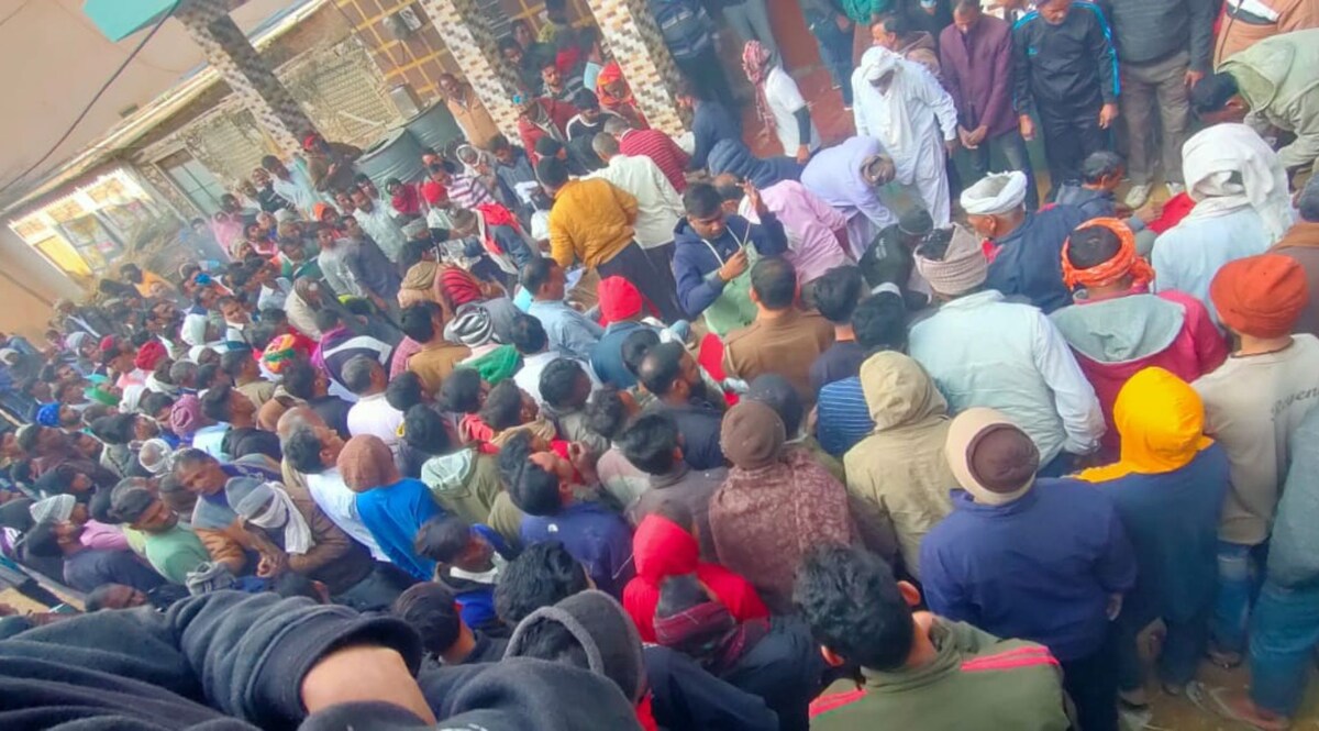 Rajasthan News: नए साल में उजड़ गए दो परिवार, उठी 12 अर्थियां, एक चिता 8 शव! CrimeTak