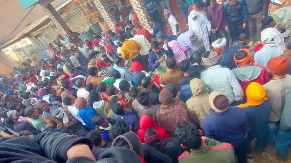 Rajasthan News: नए साल में उजड़ गए दो परिवार, उठी 12 अर्थियां, एक चिता 8 शव! Rajasthan News: नए साल में उजड़ गए दो परिवार, उठी 12 अर्थियां, एक चिता 8 शव!