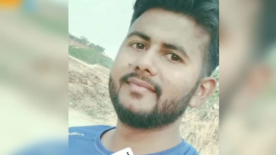 UP Crime: नोएडा में तेज रफ्तार कार ने डिलीवरी बॉय को मारी टक्कर, कार से घसीटा, मौत UP Crime: नोएडा में तेज रफ्तार कार ने डिलीवरी बॉय को मारी टक्कर, कार से घसीटा, मौत