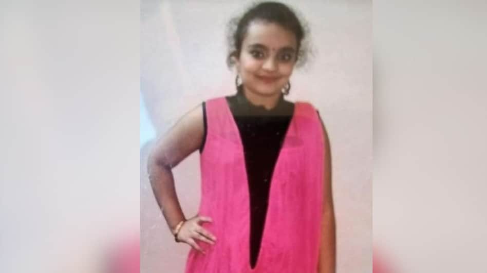 Gujarat News: राजकोट में 8वीं क्लास की स्टूडेंट की हार्ट अटैक से मौत, सरकार ने तलब की रिपोर्ट Gujarat News: राजकोट में 8वीं क्लास की स्टूडेंट की हार्ट अटैक से मौत, सरकार ने तलब की रिपोर्ट