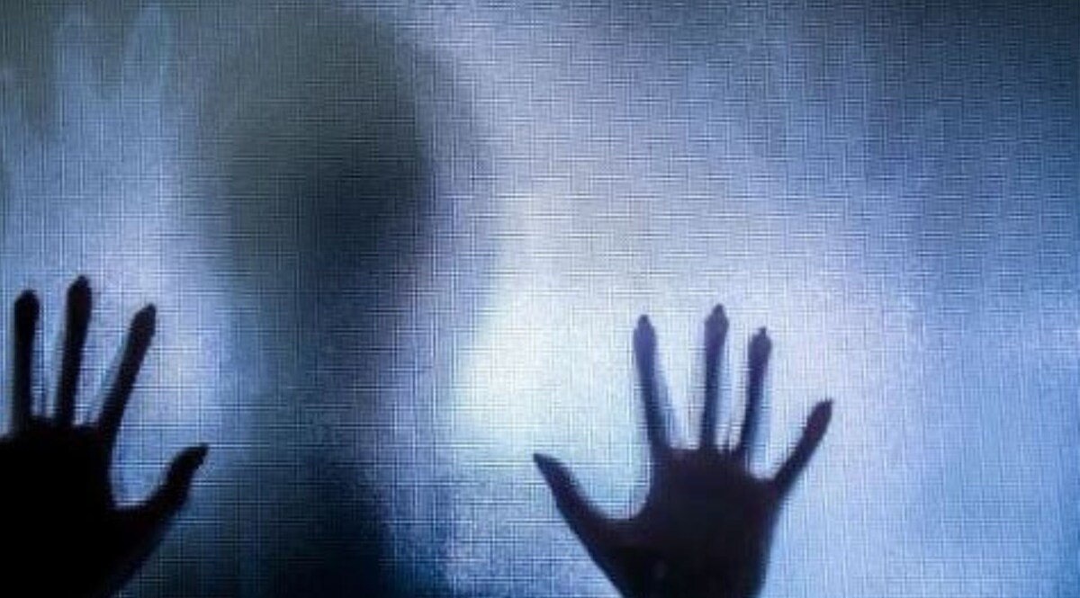 Uttar Pradesh News: पेट्रोमैक्स की गैस से घुटा दम, कपल और दोनों बच्चों की हुई मौत CrimeTak