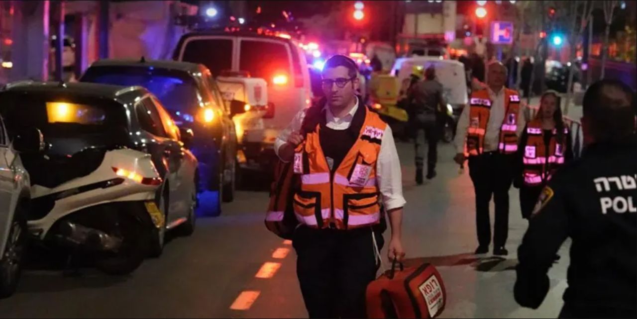 Israel Terror Attack: इजरायल के यरूशलम में आतंकी हमला, गोलीबारी में 7 की मौत Israel Terror Attack: इजरायल के यरूशलम में आतंकी हमला, गोलीबारी में 7 की मौत