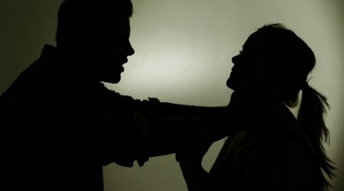 मुंबई में नशे में धुत व्यक्ति ने मणिपुरी लड़की ओर उसके दोस्त पर हमला किया mhaaraassttr mnnipurii ldd kii hmlaa