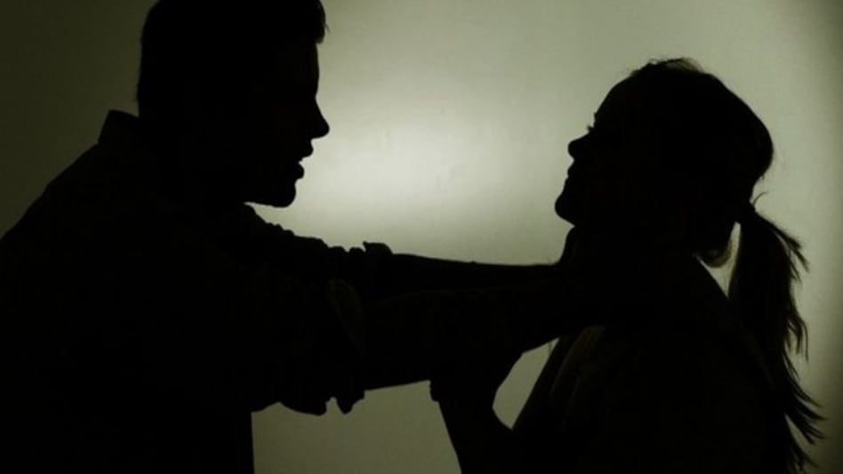 मुंबई में नशे में धुत व्यक्ति ने मणिपुरी लड़की ओर उसके दोस्त पर हमला किया मुंबई में नशे में धुत व्यक्ति ने मणिपुरी लड़की ओर उसके दोस्त पर हमला किया