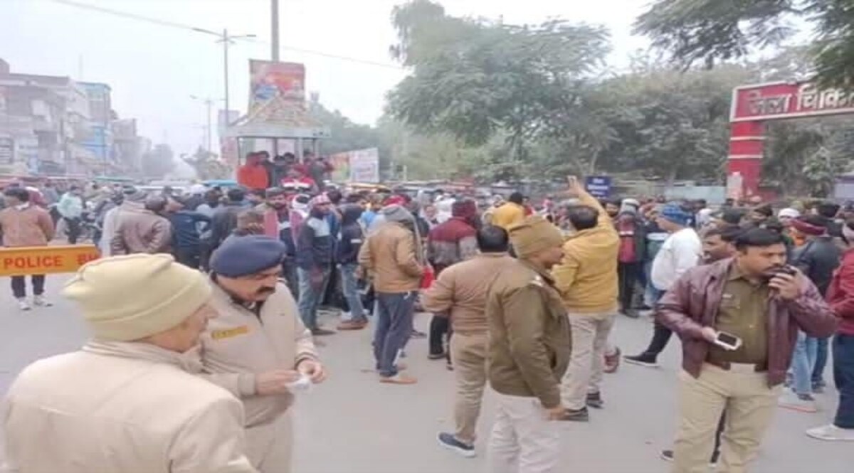 Crime: घर के सामने पेशाब करने से रोका तो चला दी गोली, गोलीबारी में 12 साल के बच्चे की हत्या CrimeTak