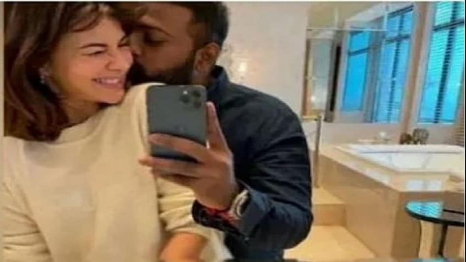 Sukesh Chandershekar Letter: सुकेश चंद्रशेखर ने फिर फोड़ा 'लेटर बम' Sukesh Chandershekar Letter: सुकेश चंद्रशेखर ने फिर फोड़ा 'लेटर बम'