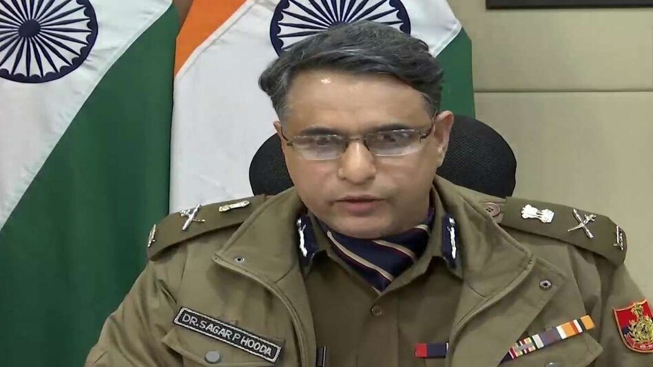 Delhi kanjhawala Case: 2 मिनट में दिल्ली पुलिस की प्रेस कांफ्रेंस खत्म, बिना पत्रकारों के सवालों का जवाब दिए चल गए स्पेशल सीपी Delhi kanjhawala Case: 2 मिनट में दिल्ली पुलिस की प्रेस कांफ्रेंस खत्म, बिना पत्रकारों के सवालों का...