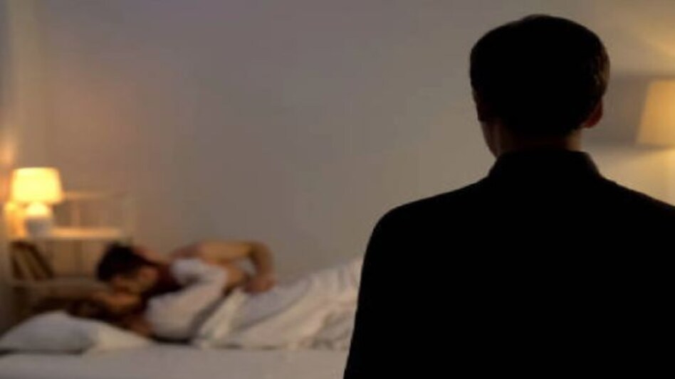 Noida Murder: 'दृश्यम' की तर्ज पर दफनाई थी पति की लाश, बाथरूम में बनी कब्र का ऐसे खुला राज़ Noida Murder: 'दृश्यम' की तर्ज पर दफनाई थी पति की लाश, बाथरूम में बनी कब्र का ऐसे खुला राज़