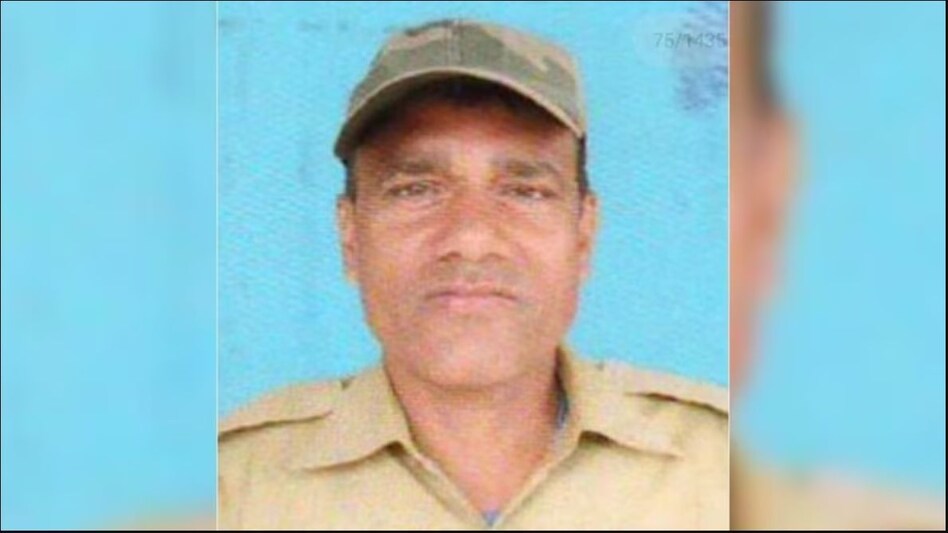 Bihar Crime News: छपरा रिमांड होम में होमगार्ड जवान की हत्या, नाबालिग कैदियों ने चाकू गोदकर मारा Bihar Crime News: छपरा रिमांड होम में होमगार्ड जवान की हत्या, नाबालिग कैदियों ने चाकू गोदकर मारा