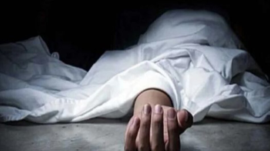 West Bengal Crime: होटल के कमरे में प्रेमिका की गला दबाकर हत्या, प्रेमी ने थाने में किया सरेंडर West Bengal Crime: होटल के कमरे में प्रेमिका की गला दबाकर हत्या, प्रेमी ने थाने में किया सरेंडर