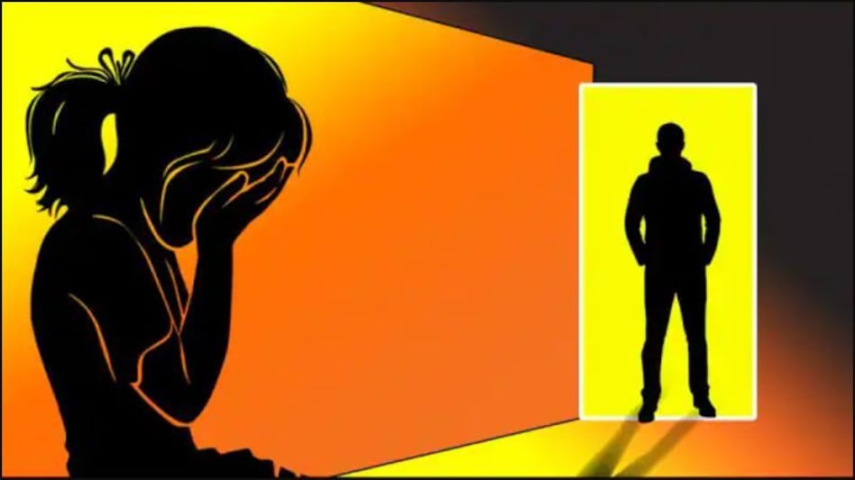 14 साल की स्टूडेंट से स्कूल प्रिंसिपल ने किया रेप, लंच ब्रेक में केबिन में बुलाकर करता था ये काम.. 14 साल की स्टूडेंट से स्कूल प्रिंसिपल ने किया रेप, लंच ब्रेक में केबिन में बुलाकर करता था ये काम..