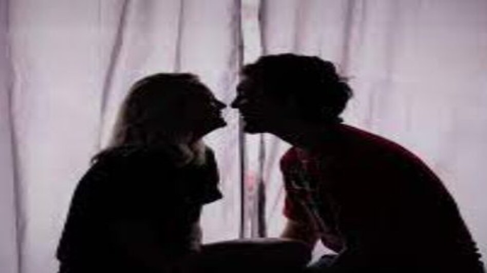 Rajasthan Crime: 40 साल की सास 27 साल के दामाद को लेकर हो गई फरार, अपने अफेयर के चक्कर में बेटी से करा दी थी शादी Rajasthan Crime: 40 साल की सास 27 साल के दामाद को लेकर हो गई फरार, अपने अफेयर के चक्कर में बेटी से ...