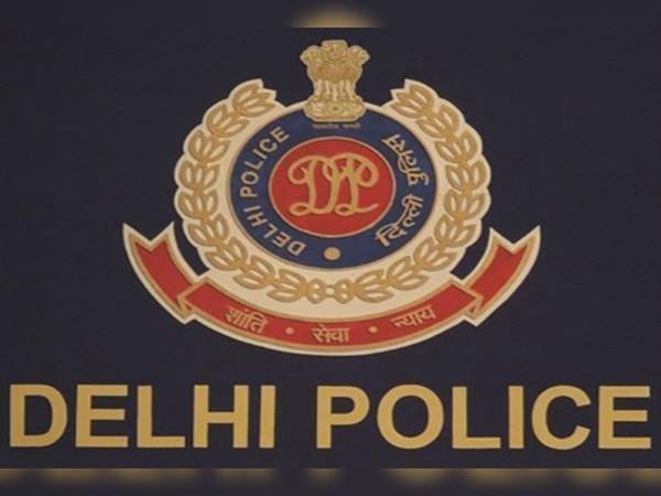 Delhi Crime News: नहीं थम रहे दिल्ली पुलिस कर्मियों पर बदमाशों के अटैक!
छावला में पुलिसकर्मी को मारा चाकू, फिर पुलिस ने मारी बदमाश को गोली CrimeTak