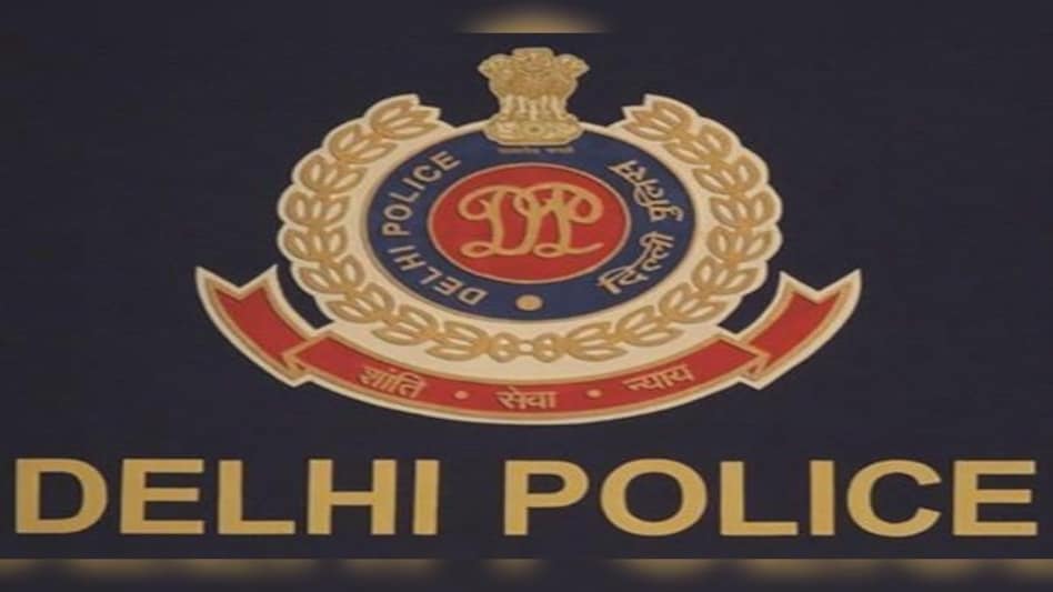 Delhi Crime News: नहीं थम रहे दिल्ली पुलिस कर्मियों पर बदमाशों के अटैक!
छावला में पुलिसकर्मी को मारा चाकू, फिर पुलिस ने मारी बदमाश को गोली Delhi Crime News: नहीं थम रहे दिल्ली पुलिस कर्मियों पर बदमाशों के अटैक!छावला में पुलिसकर्मी को मा...