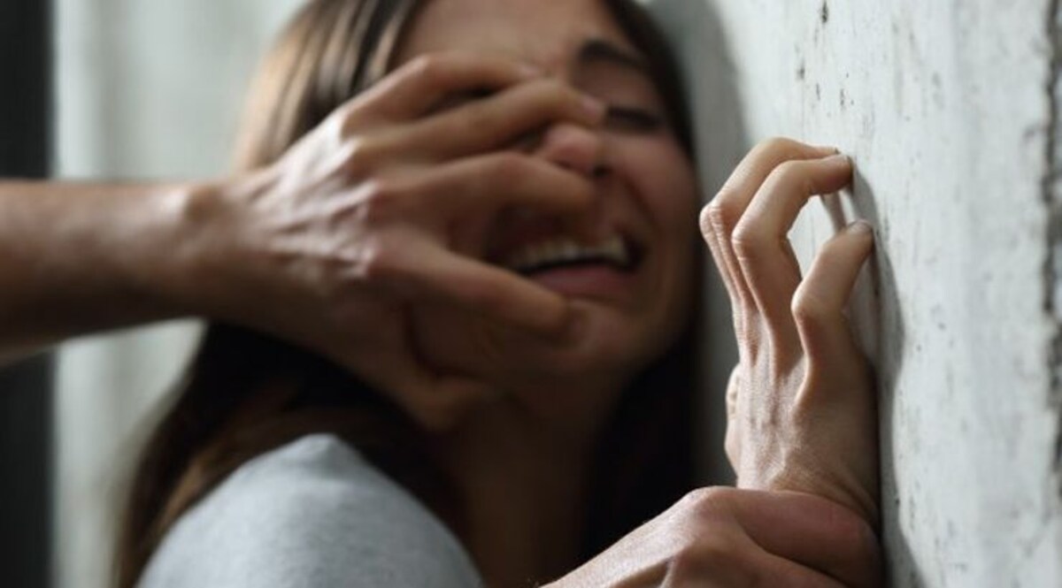 Rape Case: मां ने पड़ोसी बुजुर्ग से लिया था 5 हजार रुपए उधार, नहीं चुका सकी तो बेटी से किया रेप CrimeTak