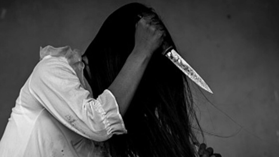 UP Crime: पराए मर्द से बात करने से रोका तो पत्नी ने काटा पति का गुप्तांग, पत्नी गिरफ्तार UP Crime: पराए मर्द से बात करने से रोका तो पत्नी ने काटा पति का गुप्तांग, पत्नी गिरफ्तार