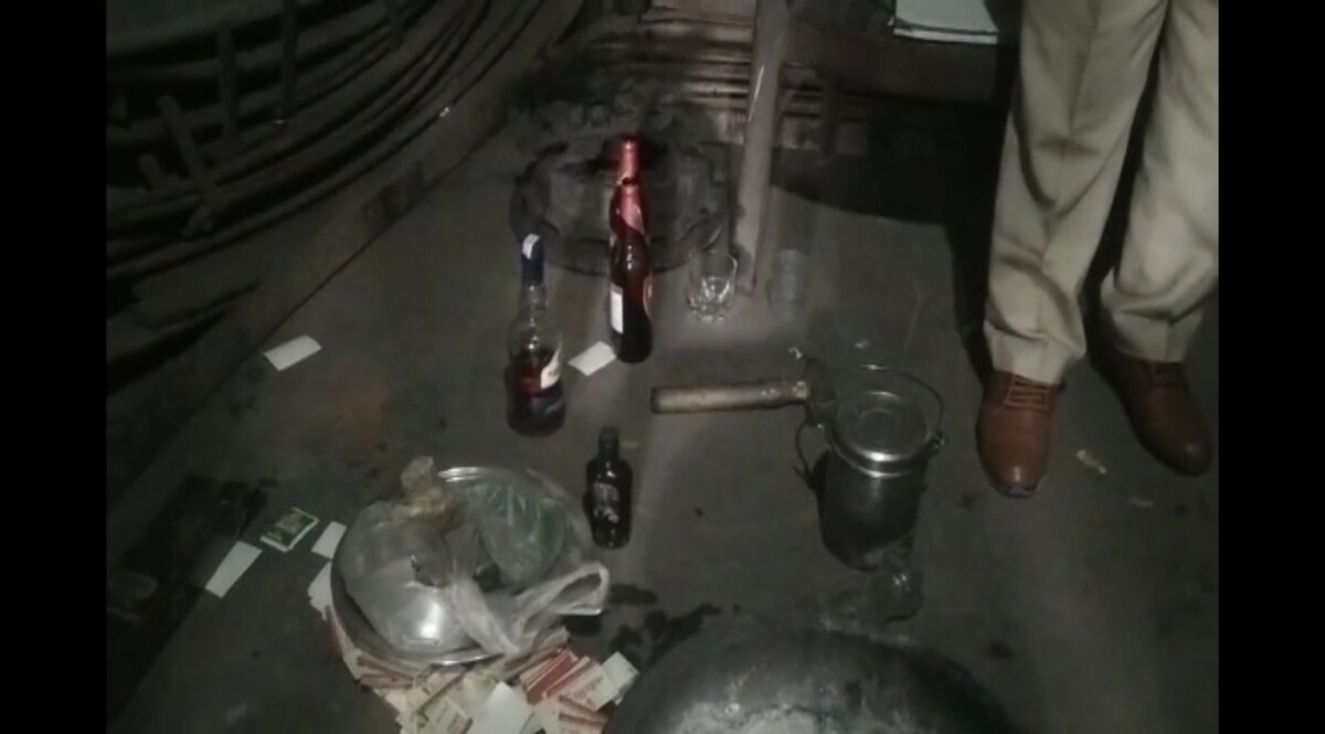 Haryana Crime: फ़रीदाबाद में स्क्रैप व्यापारी की हत्या, सिर में हथौड़ा मार कर किया कत्ल CrimeTak