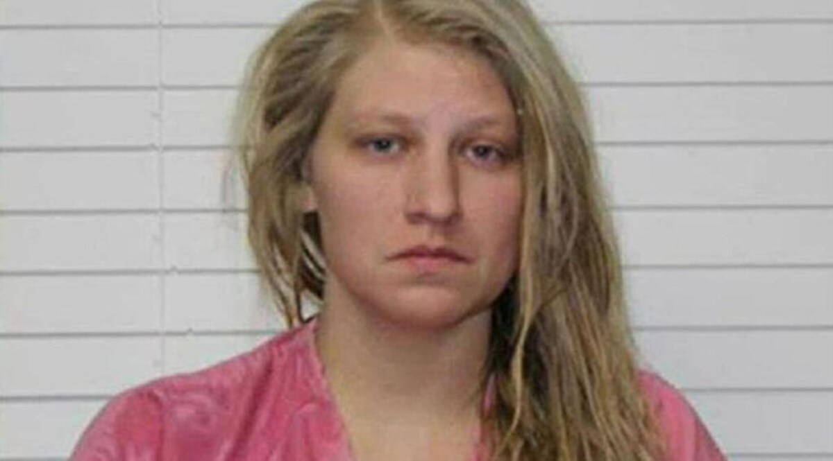 26 साल की इस लेडी टीचर ने 16 साल के लड़के से जबरन किया सेक्स, ए-ग्रेड से पास कराने का दिया था लालच CrimeTak