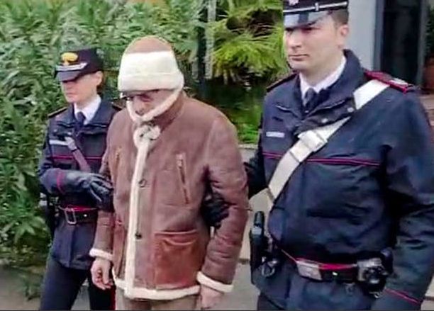 Italy Mafia: महंगी घड़ी ने पकड़ा दिया इटली का ‘दाऊद’,एसिड में घोल दिया था 12 साल का बच्चा Italy Mafia: महंगी घड़ी ने पकड़ा दिया इटली का ‘दाऊद’,एसिड में घोल दिया था 12 साल का बच्चा