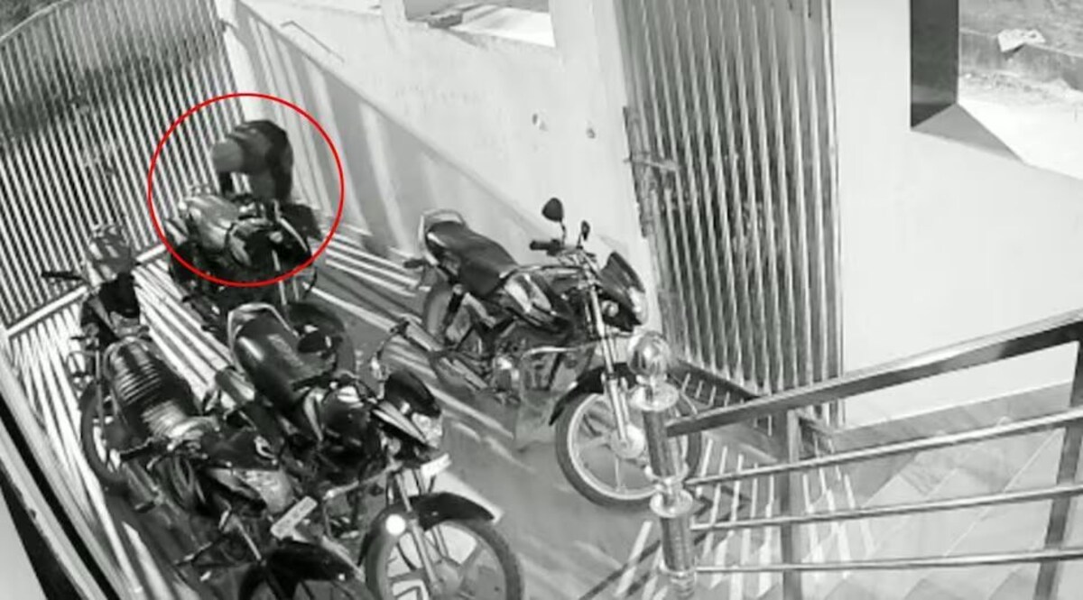 देखें वीडियो: मध्य प्रदेश में IPS ऑफिसर के घर को भी नहीं बख्शा...क्या हुआ ऐसा? CrimeTak