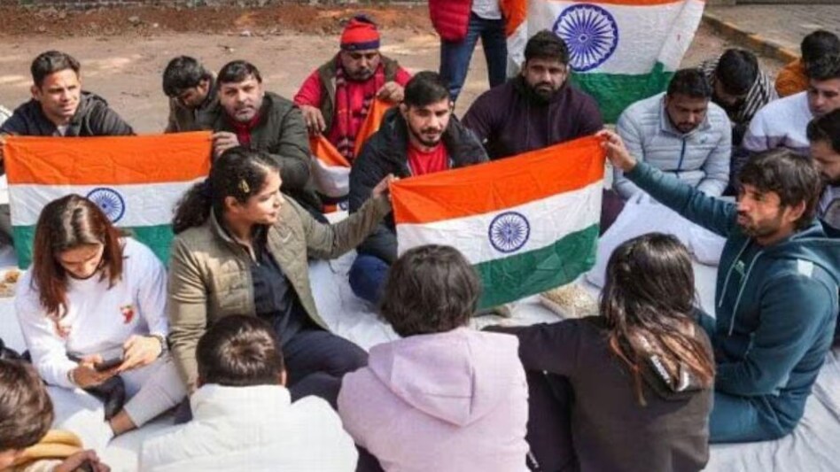 Wrestling Federation of India: सड़क पर पहलवान, क्या हटाए जाएंगे कुश्ती महासंघ के अध्यक्ष बृजभूषण शरण सिंह? Wrestling Federation of India: सड़क पर पहलवान, क्या हटाए जाएंगे कुश्ती महासंघ के अध्यक्ष बृजभूषण शर...