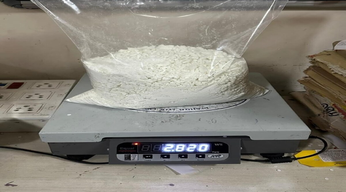 Mumbai Customs: हुस्न के जाल में फंसा कर मंगा ली ड्रग्स फिर क्या हुआ... CrimeTak