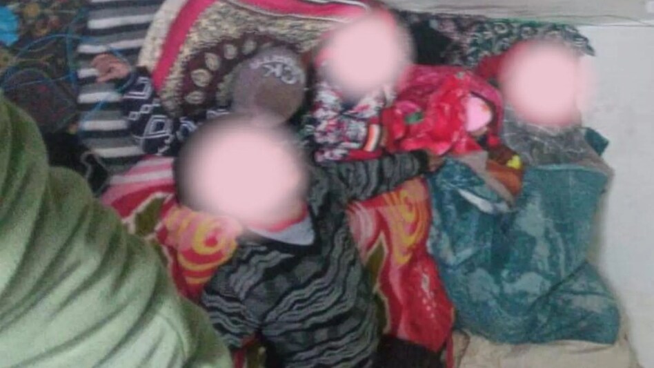 Jammu and Kashmir: कुपवाड़ा में दम घुटने से एक ही परिवार के 5 सदस्यों की मौत हो, तीन बच्चों की भी मौत Jammu and Kashmir: कुपवाड़ा में दम घुटने से एक ही परिवार के 5 सदस्यों की मौत हो, तीन बच्चों की भी म...