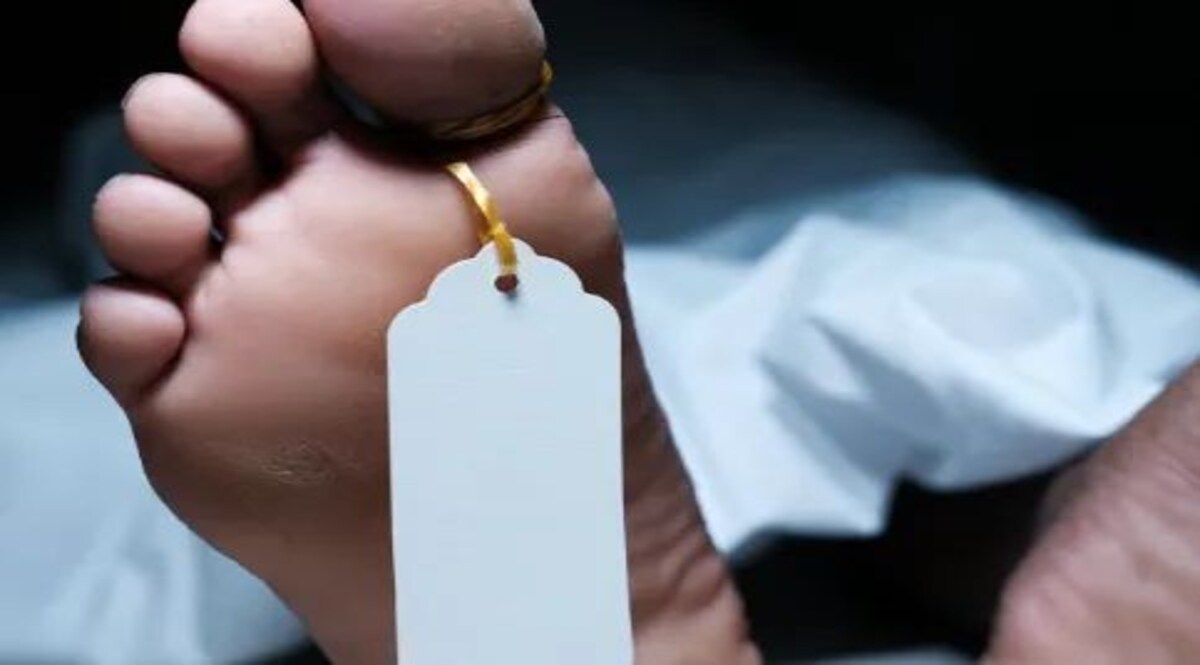 New York woman found alive: मौत के तीन घंटे बाद महिला कब्र में लेटते ही सांस लेने लगी, मच गया हड़कंप यॉर्क के लॉन्ग आइलैंड के पोर्ट जेफरसन में 82 साल की महिला को मृत घोषित किया गया लेकिन बाद में वो