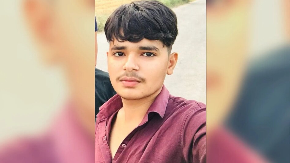 Haryana Crime: स्कूल से लौट रहे 11वीं के छात्र की चाकू से गोदकर हत्या, बाइक सवार युवकों ने किया कत्ल Haryana Crime: स्कूल से लौट रहे 11वीं के छात्र की चाकू से गोदकर हत्या, बाइक सवार युवकों ने किया कत...