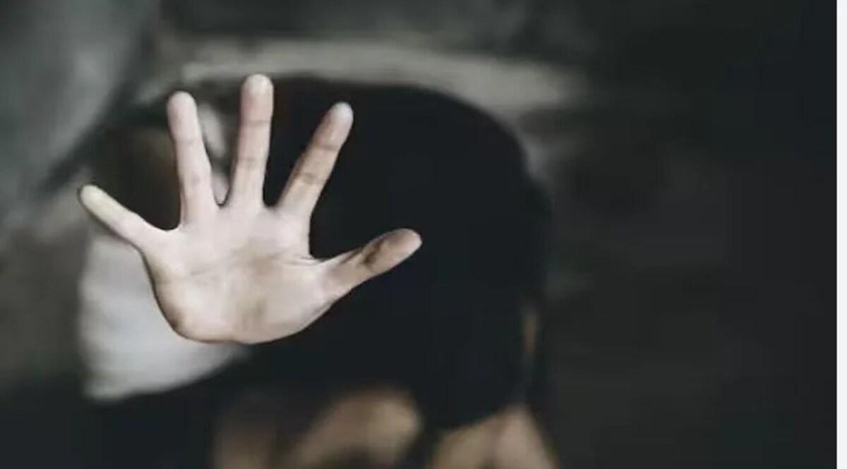 Delhi Crime: दिल्ली के स्कूल में बच्ची से रेप, आरोपी टीचर फरार दिल्ली में बच्ची से रेप