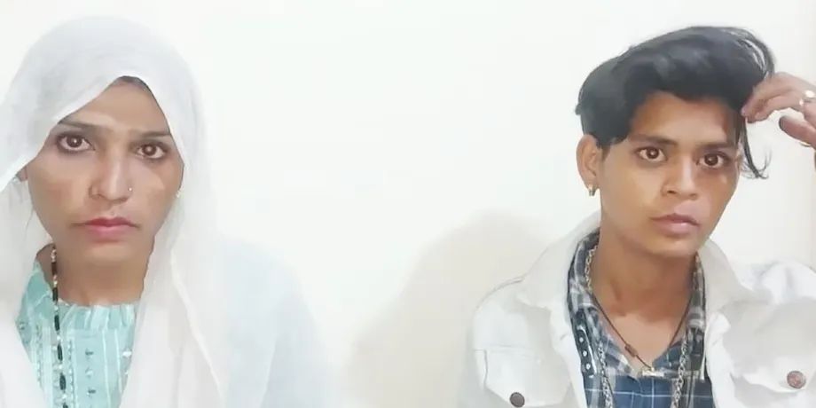 MP News: शादीशुदा महिला और युवती की 'लव स्टोरी' ने मचाया हंगामा! MP News: शादीशुदा महिला और युवती की 'लव स्टोरी' ने मचाया हंगामा!