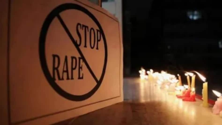Pakistan Gangrape : पाकिस्तान में गुस्से से उबल रही पब्लिक, इस्लामाबाद के सेंट्रल पार्क में लड़की से गैंगरेप, थप्पड़ मारे कपड़े फाड़े, बाद में पकड़ाए 1000 रुपये Pakistan Gangrape : पाकिस्तान में गुस्से से उबल रही पब्लिक, इस्लामाबाद के सेंट्रल पार्क में लड़की...