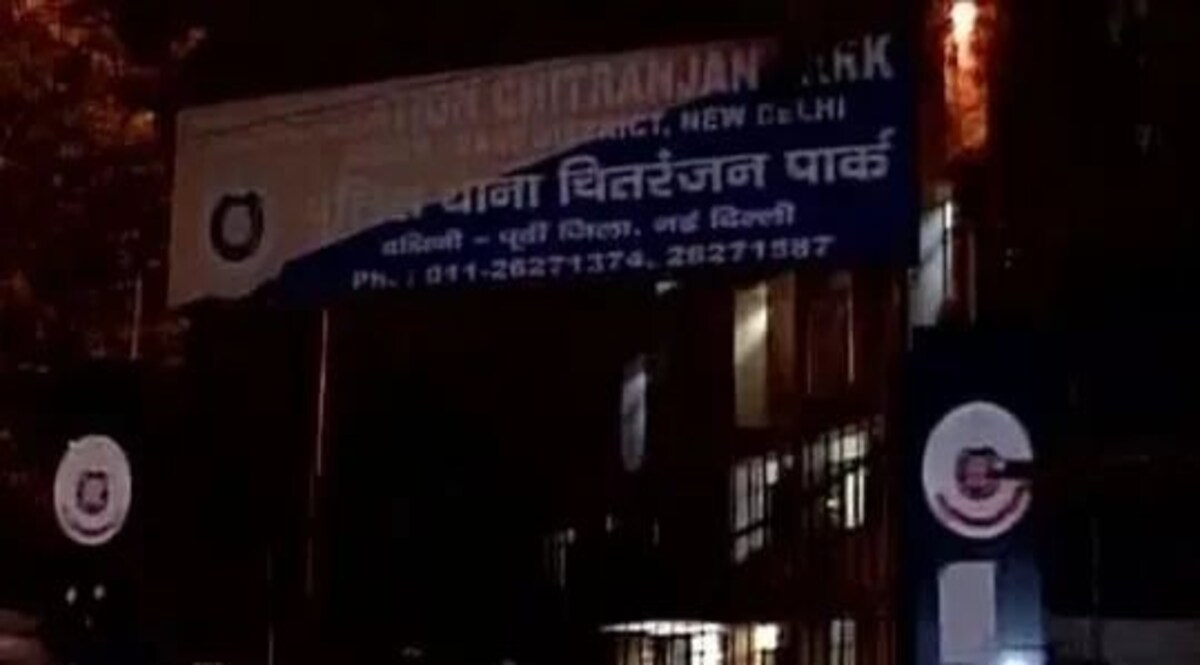 Delhi Crime News: दिल्ली के सीआर पार्क इलाके में चोरों ने एक ही बिल्डिंग के दो मकानों पर बोला धावा, गोल्ड और कैश चोरी CR PARK Police Station