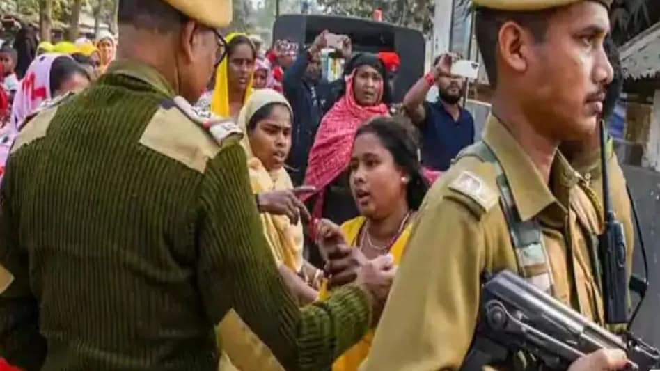 Assam News: बाल विवाह में ताबड़तोड़ गिरफ्तारी को लेकर हाई कोर्ट सख्त, असम सरकार को लगाई फटकार, आरोपियों की रिहाई के आदेश Assam News: बाल विवाह में ताबड़तोड़ गिरफ्तारी को लेकर हाई कोर्ट सख्त, असम सरकार को लगाई फटकार, आरोप...