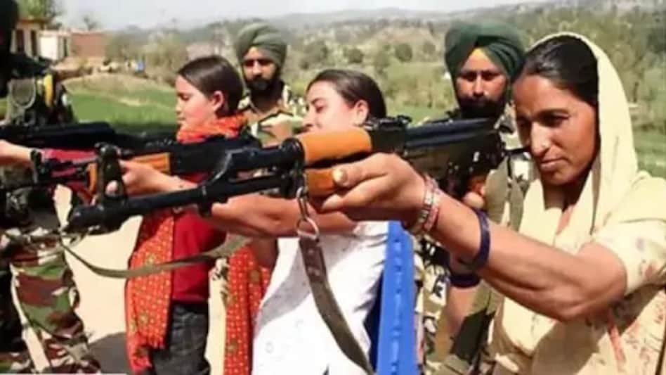 Fight Against Terror: राजौरी के गांव में अब डर के आगे जीत है, आतंकियों के खिलाफ अब हिन्दुओं ने उठाई बंदूक Fight Against Terror: राजौरी के गांव में अब डर के आगे जीत है, आतंकियों के खिलाफ अब हिन्दुओं ने उठाई...