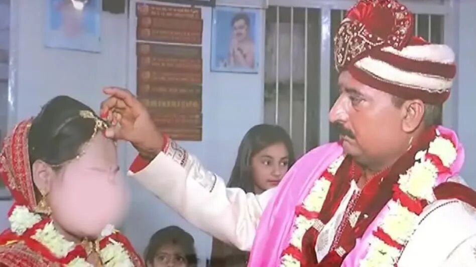 Gujarat Crime: ऑनलाइन लड़की ढूंढकर की शादी, शादी के बाद बीवी निकली हिस्ट्रीशीटर डॉन Gujarat Crime: ऑनलाइन लड़की ढूंढकर की शादी, शादी के बाद बीवी निकली हिस्ट्रीशीटर डॉन