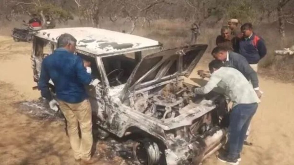 Bhiwani Crime: बोलेरे के साथ दो मुसलमान लड़कों को ज़िंदा जलाया गया, लोहारू के पास जली गाड़ी में मिले नरकंकालों के बाद फैली सनसनी Bhiwani Crime: बोलेरे के साथ दो मुसलमान लड़कों को ज़िंदा जलाया गया, लोहारू के पास जली गाड़ी में मिल...