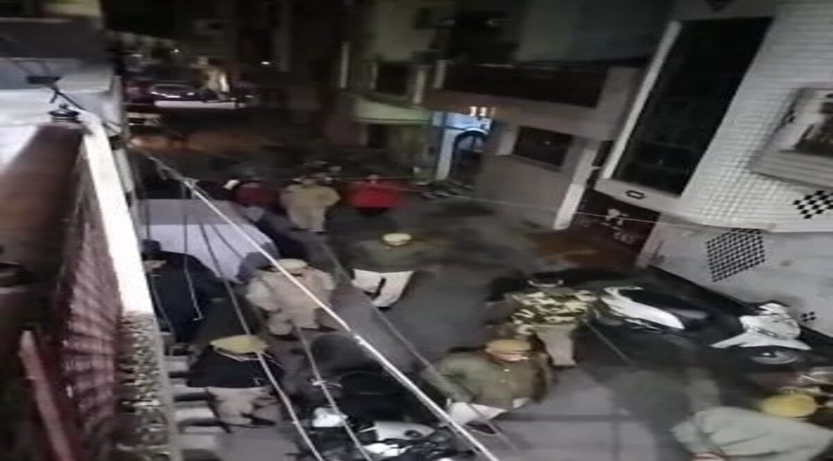 Delhi Crime News: ये दिल्ली वालों को क्या हो गया है?, पार्किंग को लेकर विवाद, चलाई दनादन गोलियां मौके की तस्वीर